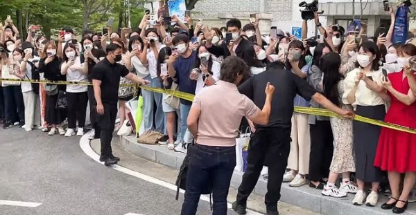 좀전에 입국한 톰형